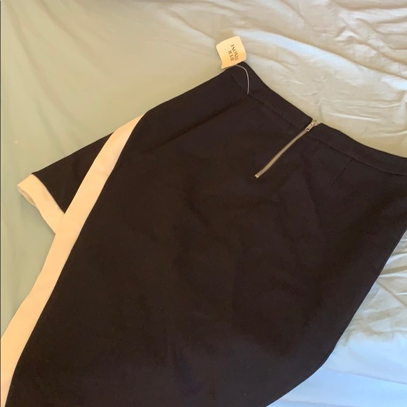Asymmetrical skirt NWT 🔥 - Picture 4 of 8